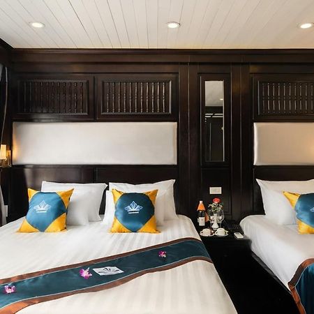 Aquamarine Premium Cruise Hotel ฮาลอง ภายนอก รูปภาพ