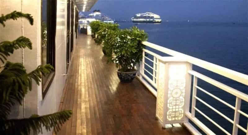 Aquamarine Premium Cruise Hotel ฮาลอง ภายนอก รูปภาพ