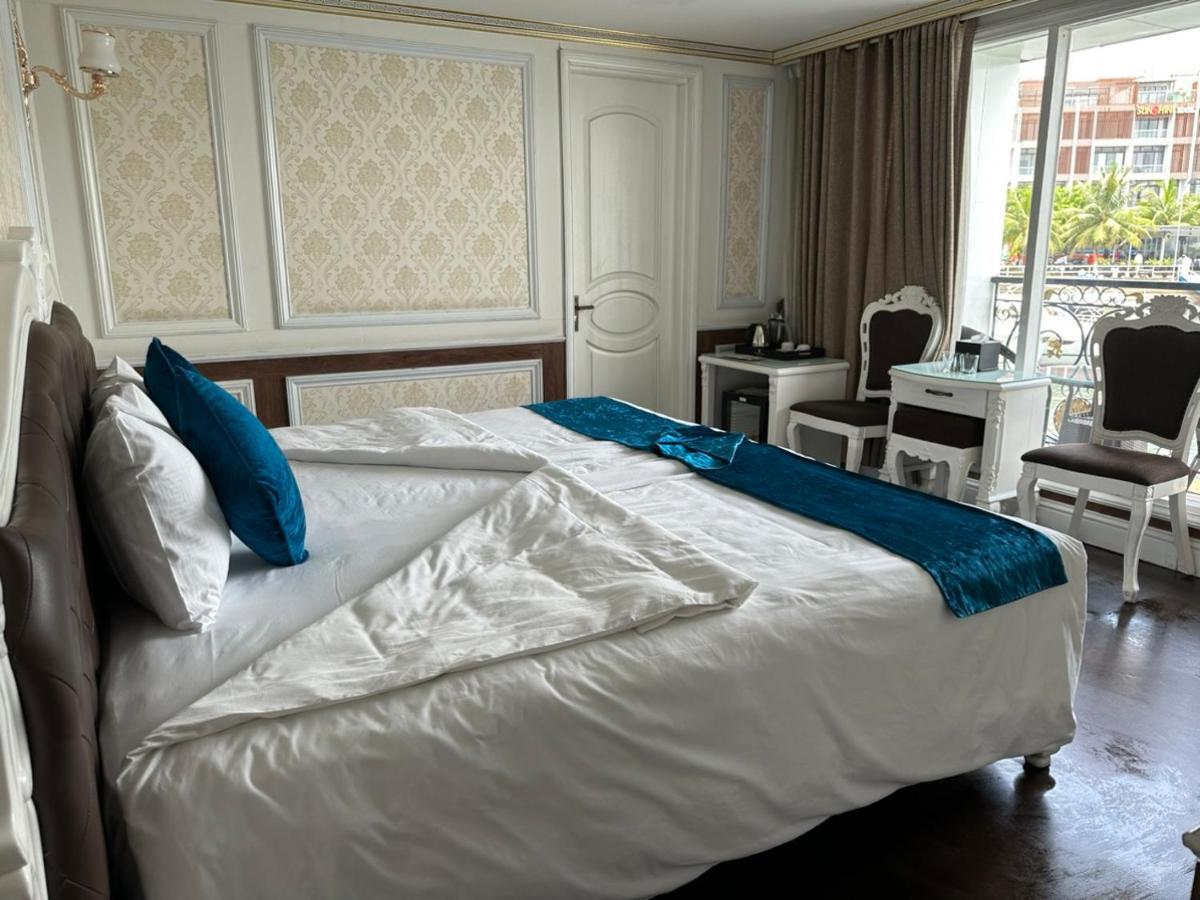 Aquamarine Premium Cruise Hotel ฮาลอง ภายนอก รูปภาพ