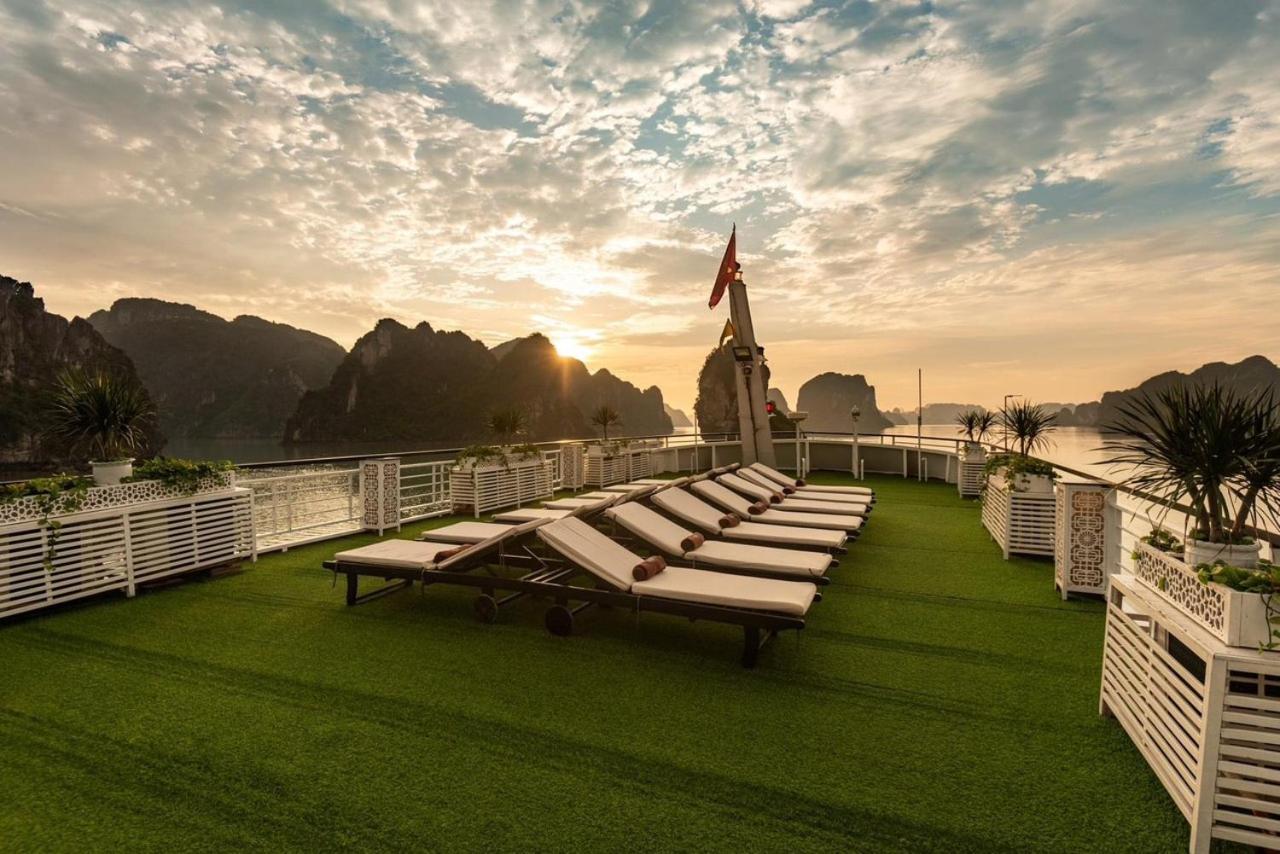 Aquamarine Premium Cruise Hotel ฮาลอง ภายนอก รูปภาพ