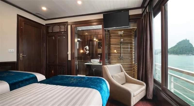 Aquamarine Premium Cruise Hotel ฮาลอง ภายนอก รูปภาพ