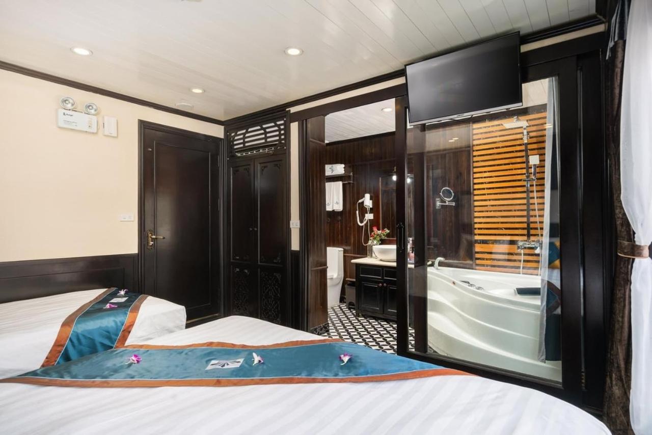 Aquamarine Premium Cruise Hotel ฮาลอง ภายนอก รูปภาพ