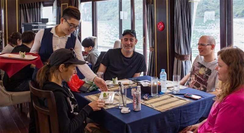Aquamarine Premium Cruise Hotel ฮาลอง ภายนอก รูปภาพ