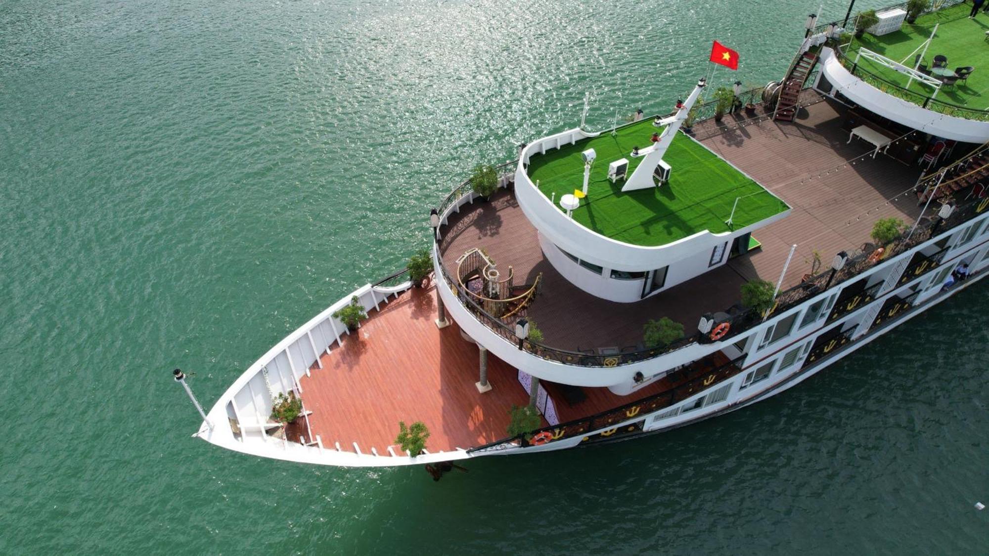 Aquamarine Premium Cruise Hotel ฮาลอง ภายนอก รูปภาพ
